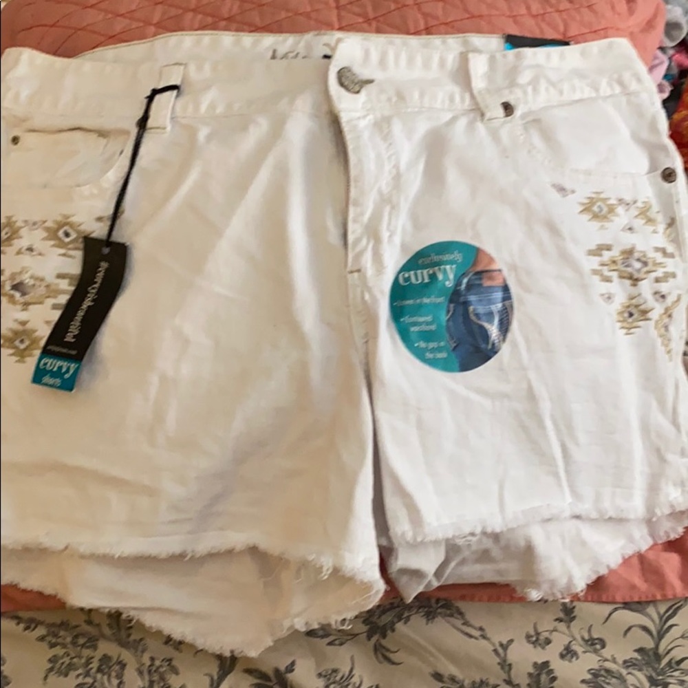 🆕White Jean shorts